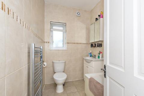 4 The Triangle, Sidcup, DA15 8LT