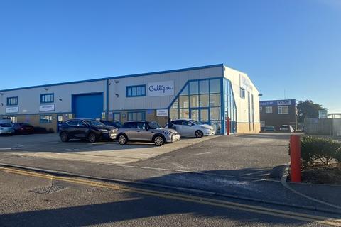 Industrial unit to rent, Evershed Way, Shoreham-By-Sea BN43