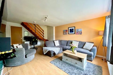 2 bedroom terraced house for sale - 60 McBain Place, Kinross, KY13