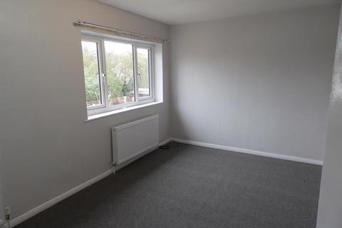 2 bedroom flat to rent - Frobisher Road, Neston, CH64 9SY