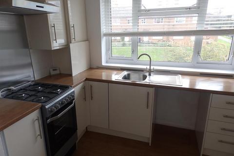 2 bedroom flat to rent, Frobisher Road, Neston, CH64 9SY