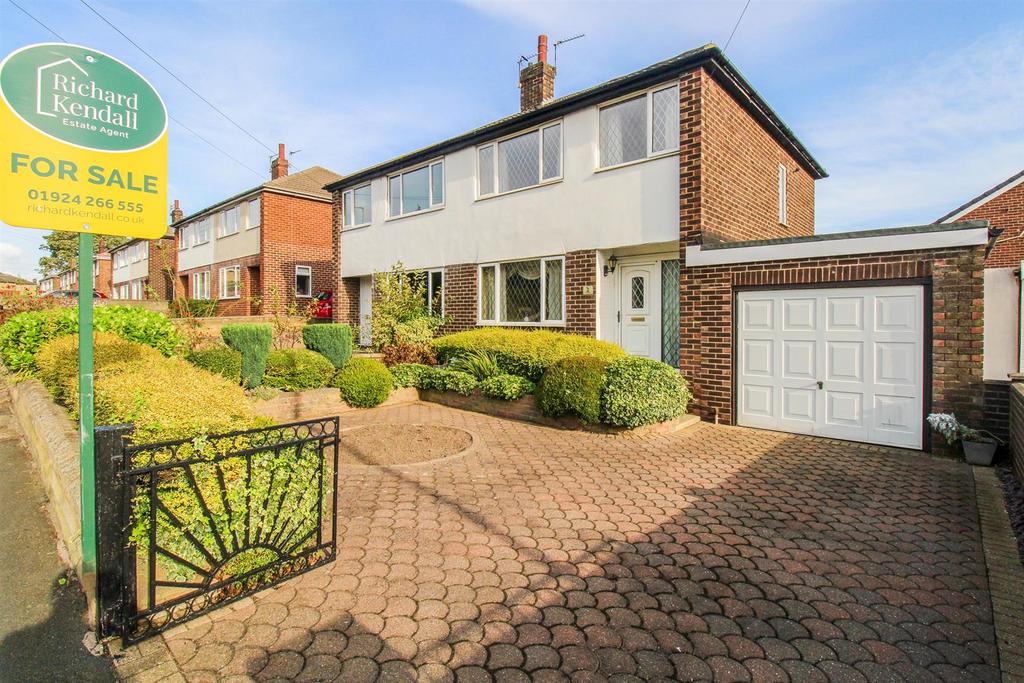 Prospect Road, Ossett WF5 3 bed semidetached house for sale £135,000
