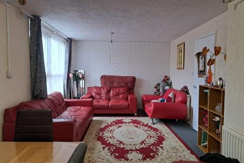 3 bedroom terraced house to rent, Cumbrian Close, Ardwick, Manchester, M13