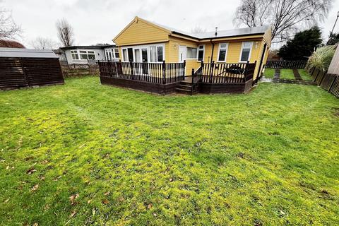4 bedroom chalet for sale, Humberston Fitties, Humberston, Grimsby, N.E. Lincs, DN36 4HE
