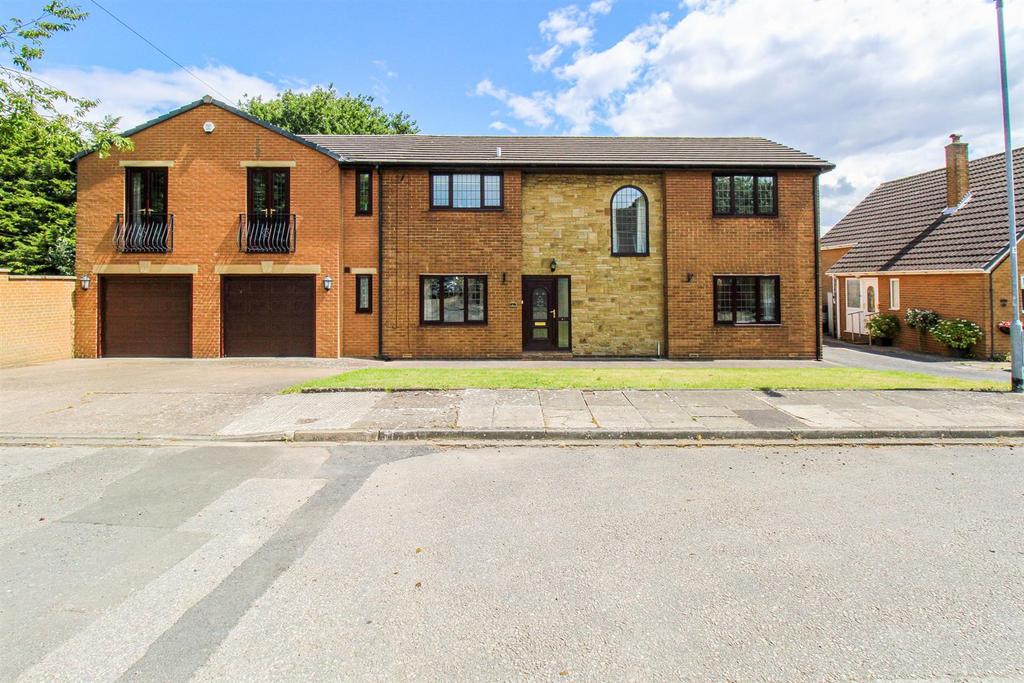 Fairfield Drive, Ossett WF5 6 bed detached house for sale £550,000