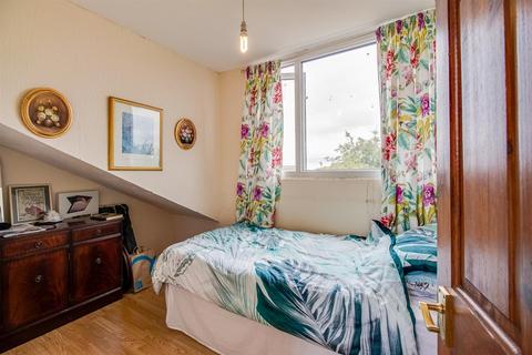 31 The Crescent, Netherton, Wakefield, WF4 4ND