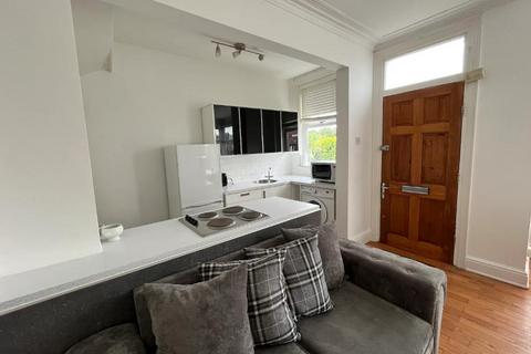 3 bedroom house for sale - Beechwood Crescent, Leeds LS4