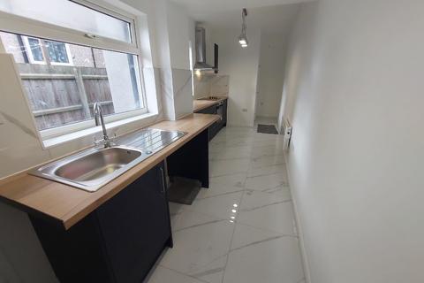 3 bedroom terraced house to rent, Windermere Street, Leicester