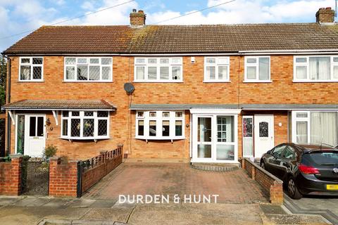 3 bedroom terraced house for sale, Peartree Gardens, Mawneys, Romford, RM7