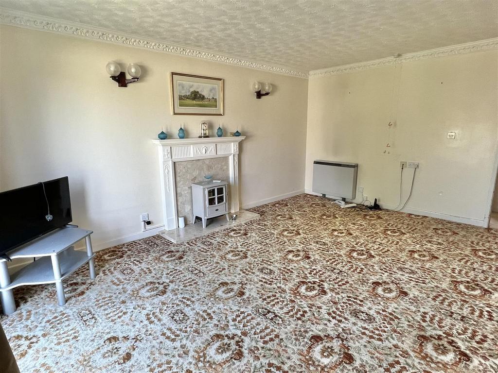 Valley View, Axminster EX13 2 bed apartment for sale £80,000