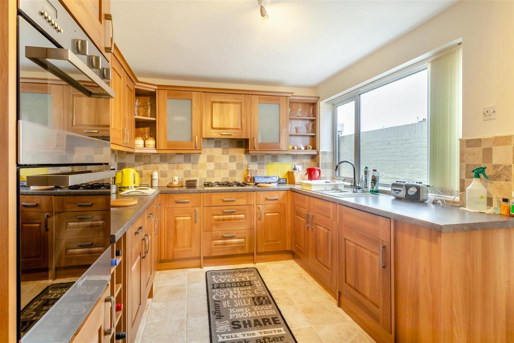 8583779-interior07.jpg