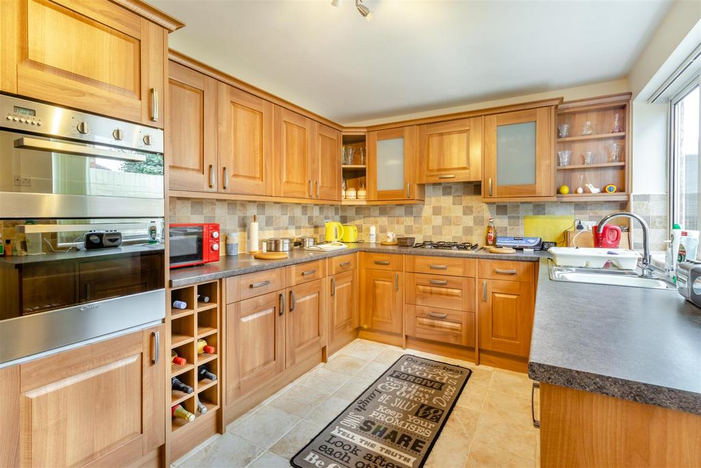 8583779-interior08.jpg
