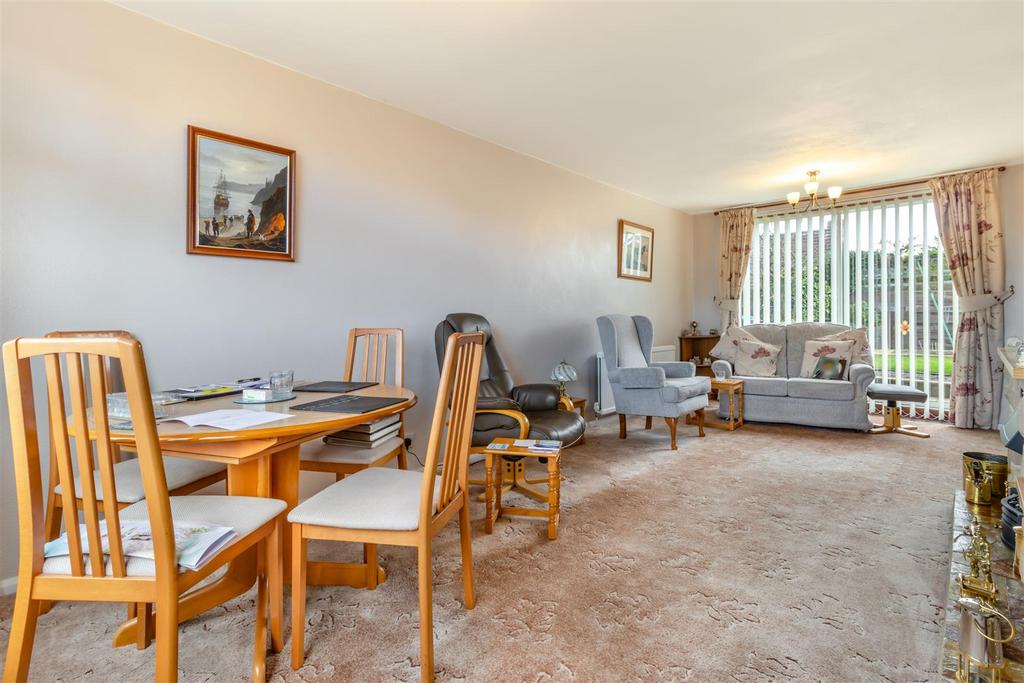 8583779-interior10.jpg