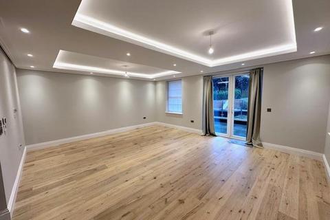 3 bedroom apartment to rent, Tenterden Grove, London