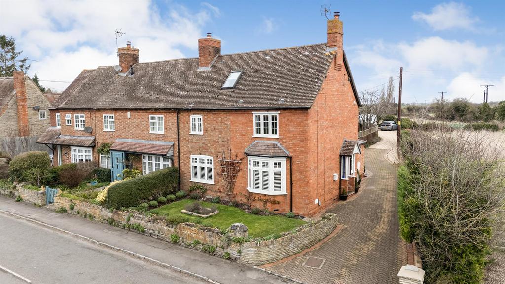 Main Street, Cleeve Prior, Evesham 3 bed cottage for sale £460,000