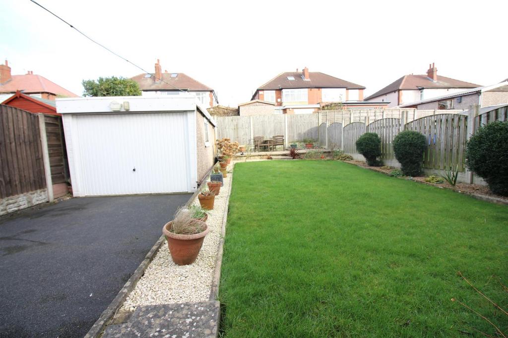 Hawkhill Gardens, Leeds LS15 3 bed semidetached house for sale £260,000