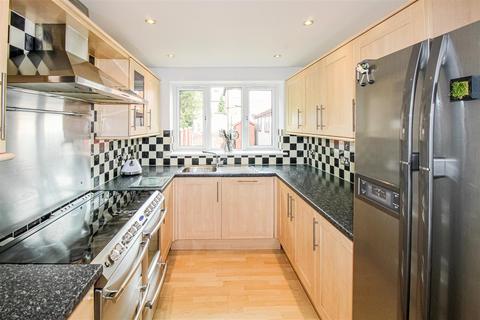 21 Chiltern Road, Dewsbury, WF12 7JZ