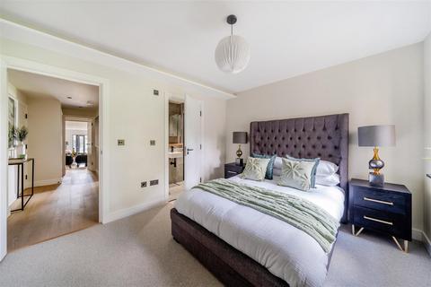 2 bedroom apartment for sale, St. Andrews Square, Surbiton