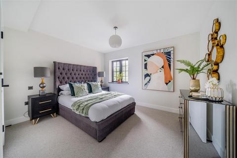 2 bedroom apartment for sale, St. Andrews Square, Surbiton