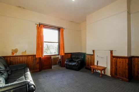 2 bedroom flat for sale, Beckett Road, Dewsbury WF13