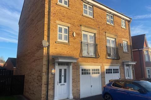 3 bedroom townhouse for sale - Youens Crescent, Newton Aycliffe