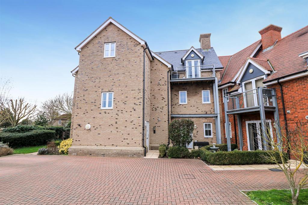 Church Road, Boreham, Chelmsford 2 bed flat for sale £260,000