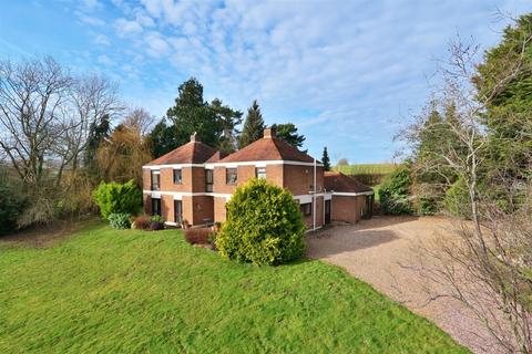 3 bedroom detached house for sale, Rowlestone enjoying a private rural setting