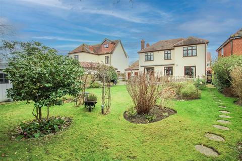 9 Walden Road, Hornchurch, RM11 2JT