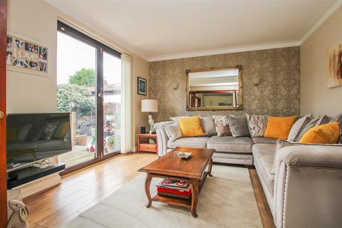 9 Walden Road, Hornchurch, RM11 2JT
