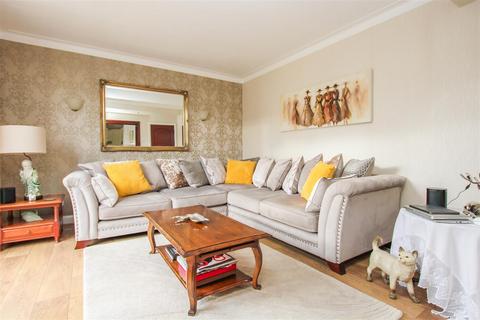 9 Walden Road, Hornchurch, RM11 2JT