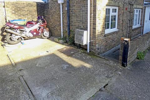 75a Arundel Road, Littlehampton, BN17 7DE