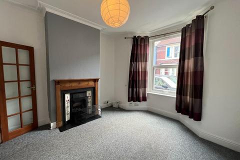 2 bedroom terraced house to rent, John Street, Bristol BS2