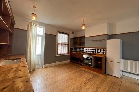 2 bedroom terraced house to rent, John Street, Bristol BS2