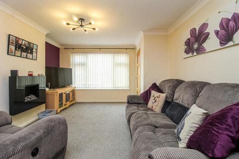 3 bedroom townhouse for sale, Westfield Crescent, Ossett WF5