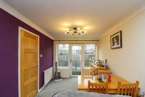 3 bedroom townhouse for sale, Westfield Crescent, Ossett WF5