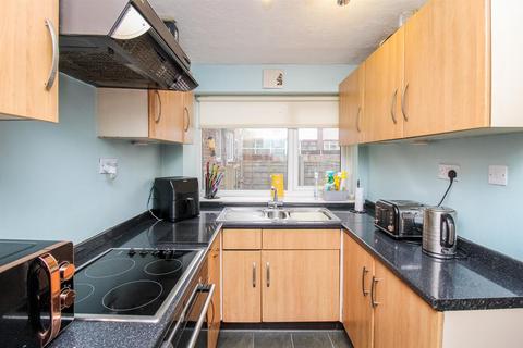 3 bedroom townhouse for sale, Westfield Crescent, Ossett WF5