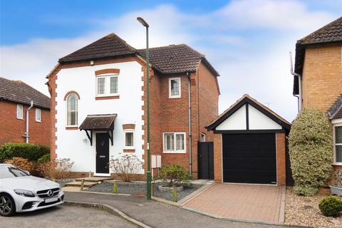 15 Blenheim Drive, Rustington, Littlehampton, BN16 3SN