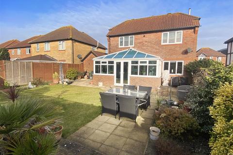 15 Blenheim Drive, Rustington, Littlehampton, BN16 3SN