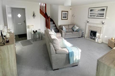 15 Blenheim Drive, Rustington, Littlehampton, BN16 3SN