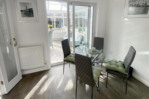 15 Blenheim Drive, Rustington, Littlehampton, BN16 3SN