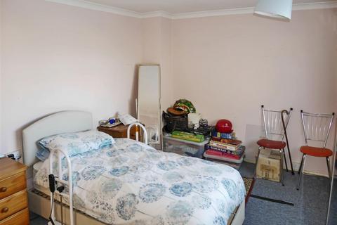 12 Belloc Road, Wick, Littlehampton, BN17 7EY