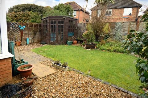 28 Blenheim Drive, Rustington, Littlehampton, BN16 3SN