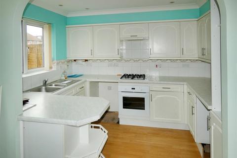 28 Blenheim Drive, Rustington, Littlehampton, BN16 3SN