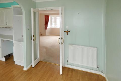 28 Blenheim Drive, Rustington, Littlehampton, BN16 3SN
