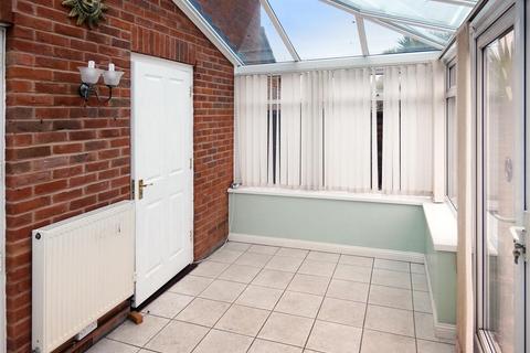 28 Blenheim Drive, Rustington, Littlehampton, BN16 3SN