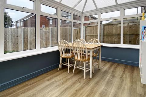 9 Ascot Way, Rustington, Littlehampton, BN16 3SB