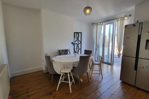 3 bedroom semi-detached house to rent, Ingleside Road, Bristol BS15