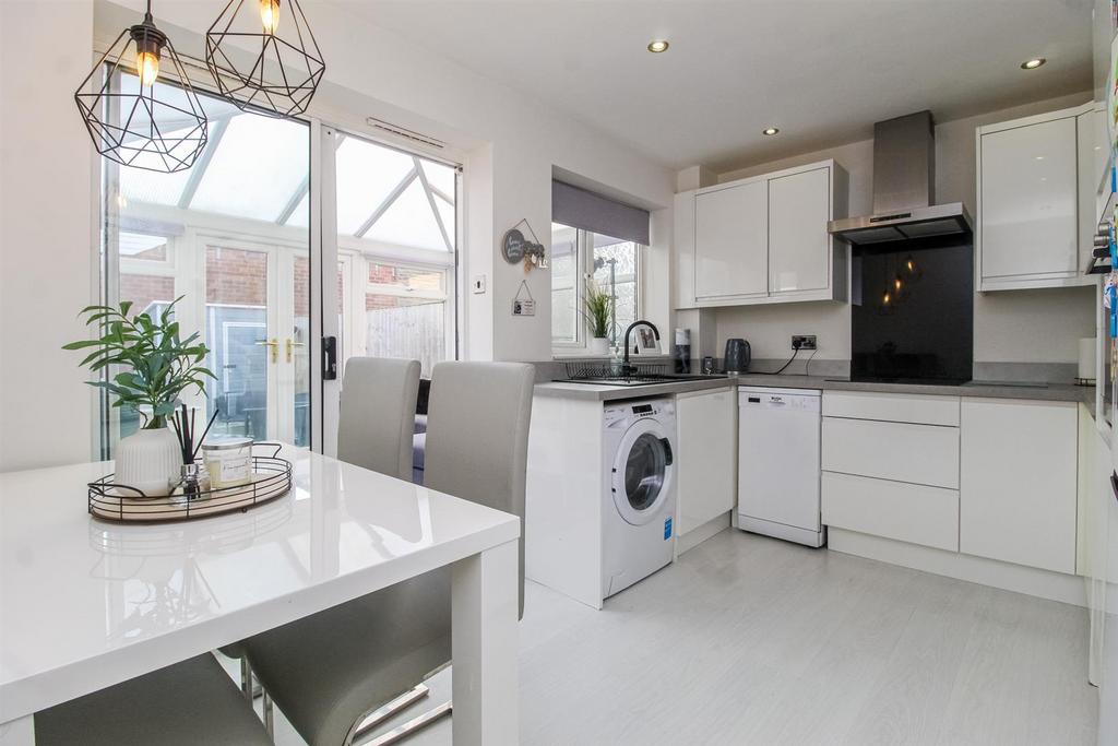 Ashleigh Gardens, Ossett WF5 2 bed semidetached house for sale £200,000