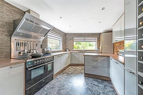 3 bedroom detached house for sale - Henley Street, Luddesdown, Cobham