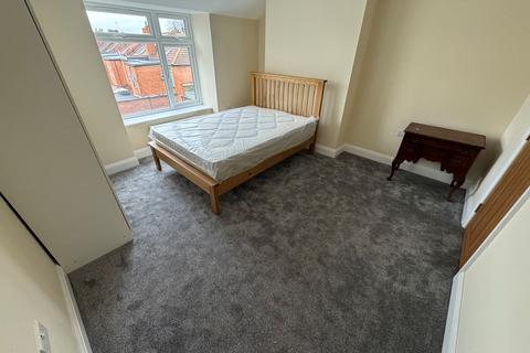 3 bedroom duplex to rent - Lampton Road, Hounslow, TW3